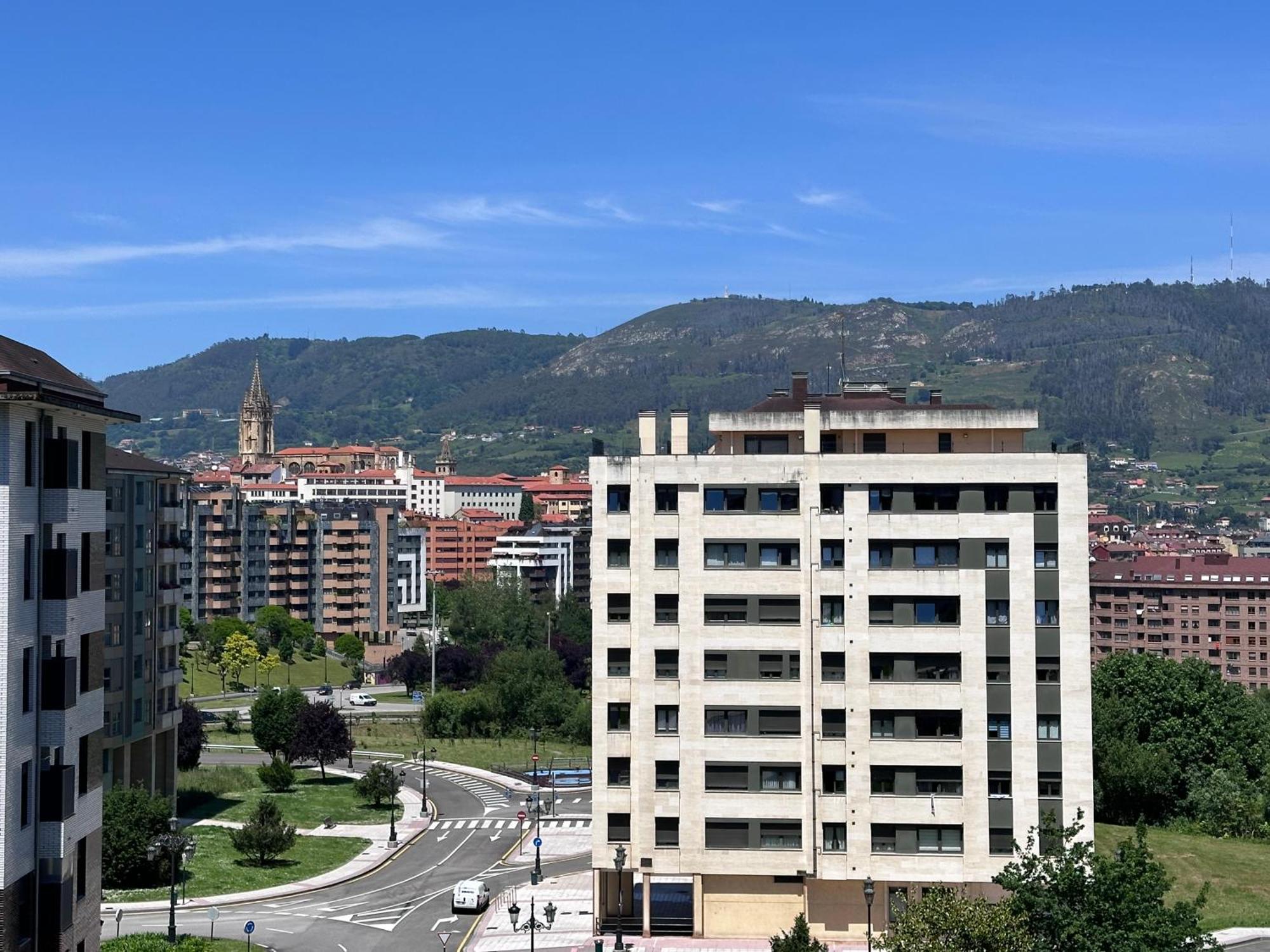 Acogedor Apartamento Con Vistas A La Catedral Y Parking Oviedo Buitenkant foto
